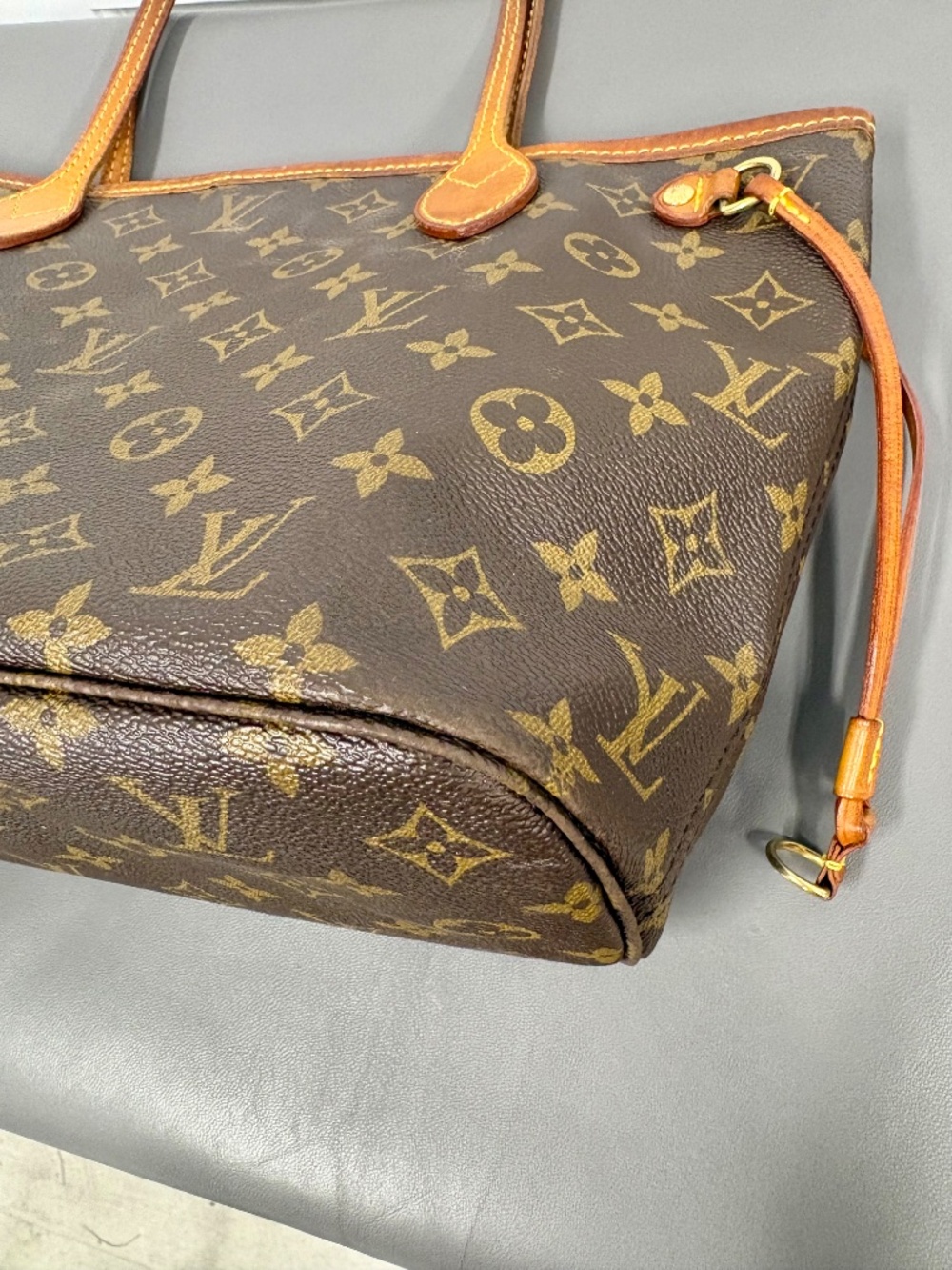 Louis Vuitton Neverfull PM Monogram Canvas - Picture 5 of 13